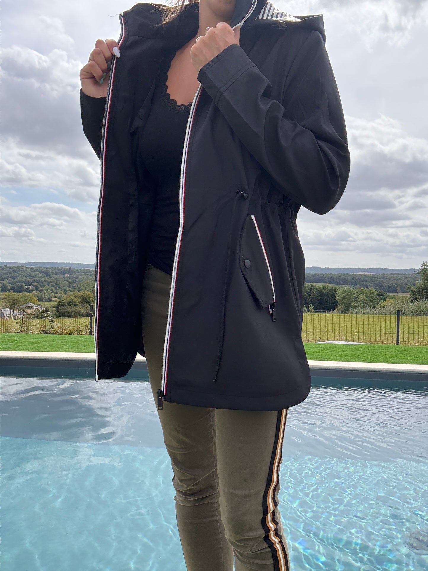 New Lolo - Manteau mi long deperlant léger noir capuche intérieur marin rayé noir blanc