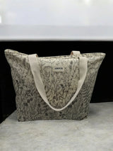 Bolso tote de hombro blanco de algodón con estampado liberty floral en negro y crema