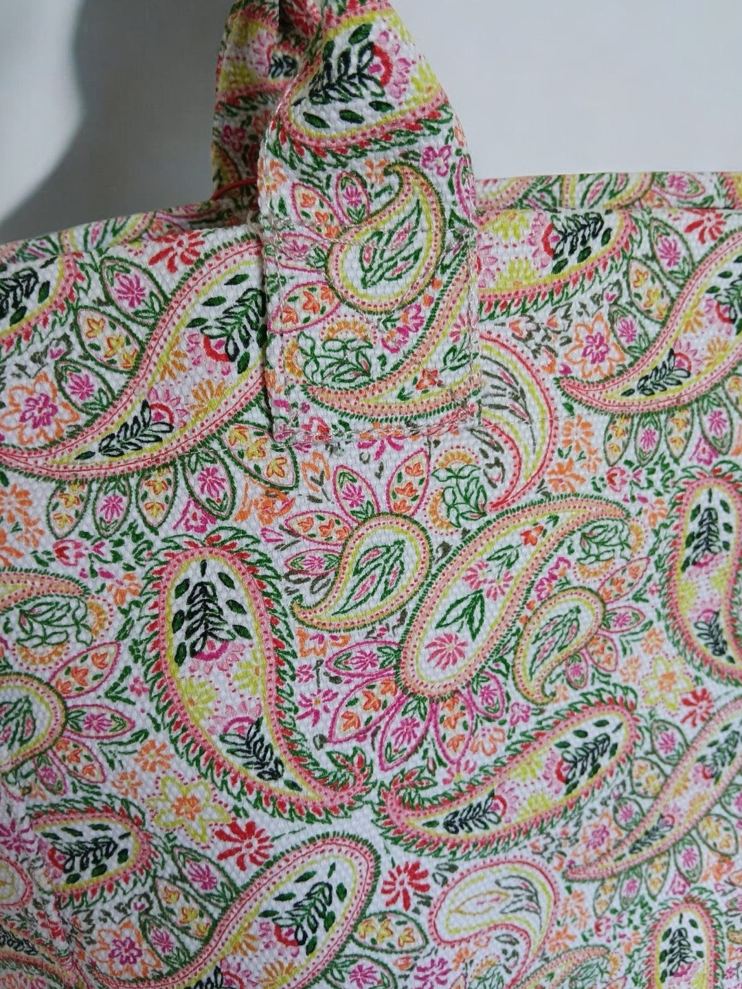 Sac à motifs rose et vert marque Escandelle