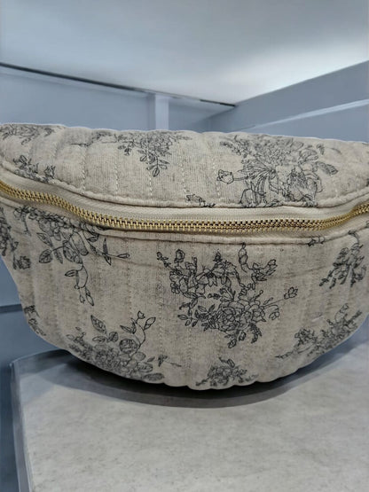 Sac banane en coton matelassé liberty blanc motif floral gris