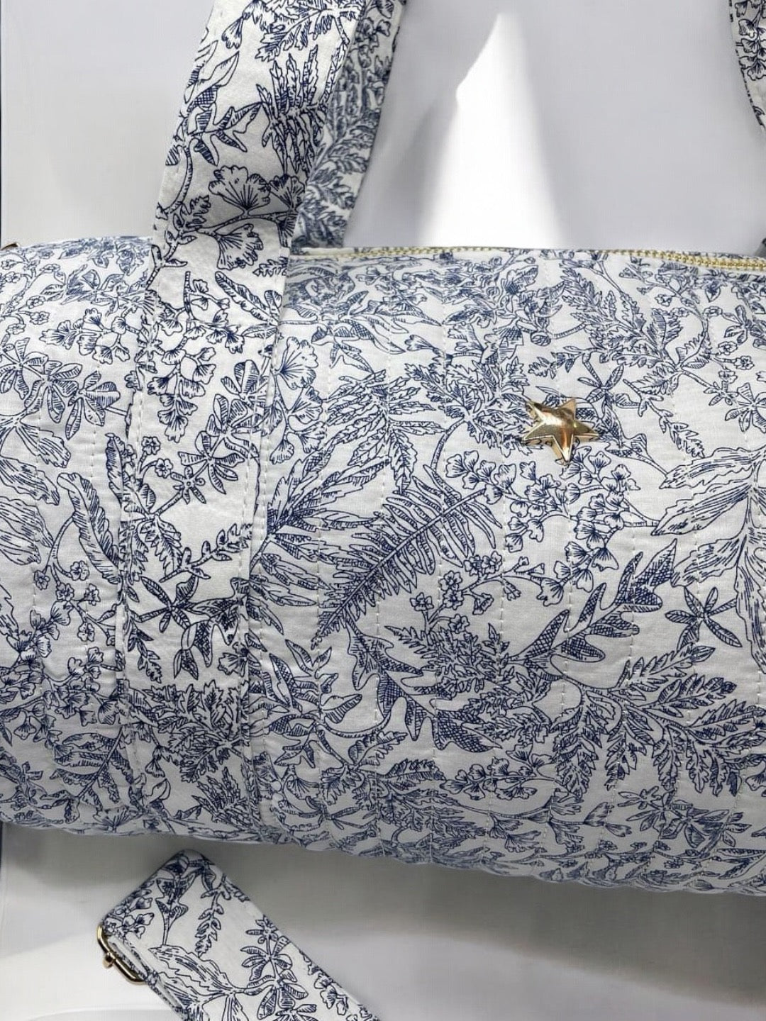 Sac polochon coton matelassé toile de jouy bleu