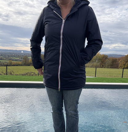 Laura Jo - Imperméable long doublé en fausse fourrure couleur bleu marine