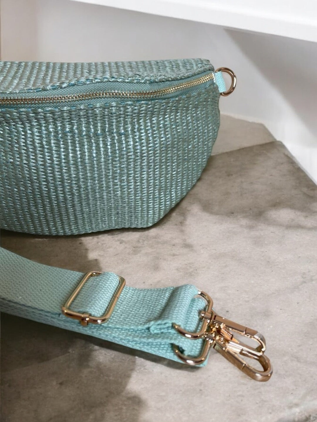 Sac banane Jade & Clarisse effet tressé couleur Vert d’eau