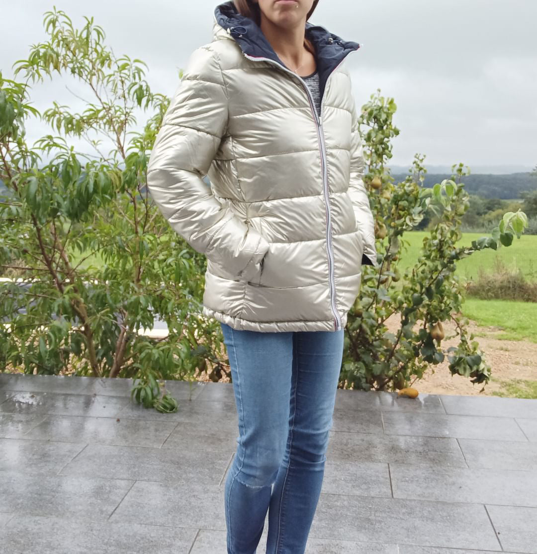 Melya Melody - Manteau court réversible et imperméable matelassé bleu marine/doré