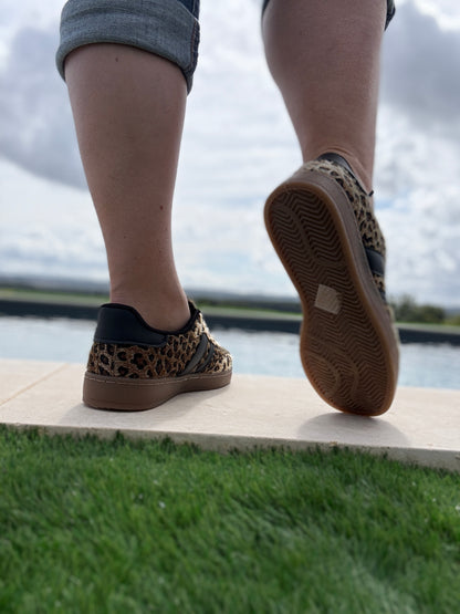Chaussures baskets basses toucher poils imprimé léopard avec bandes noires style campus