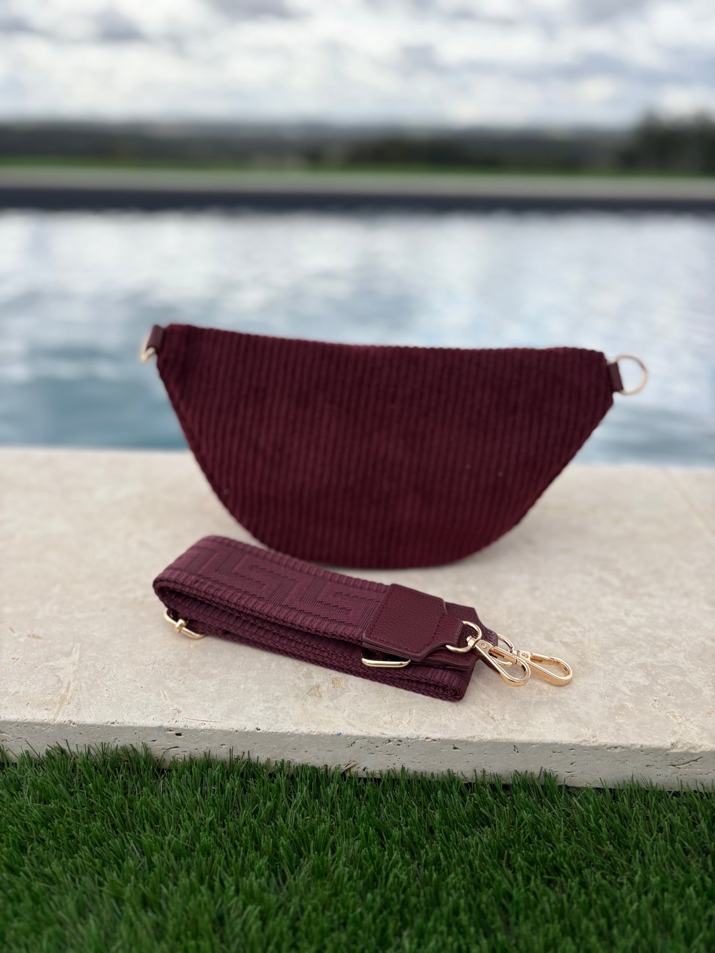 Sac banane velours côtelé 2 poches bordeaux sangle fantaisie