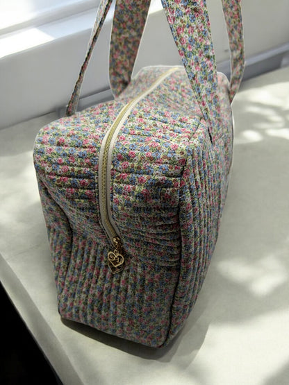 Sac week-end polochon en coton matelassé multicolore liberty fleuri rose bleu et blanc