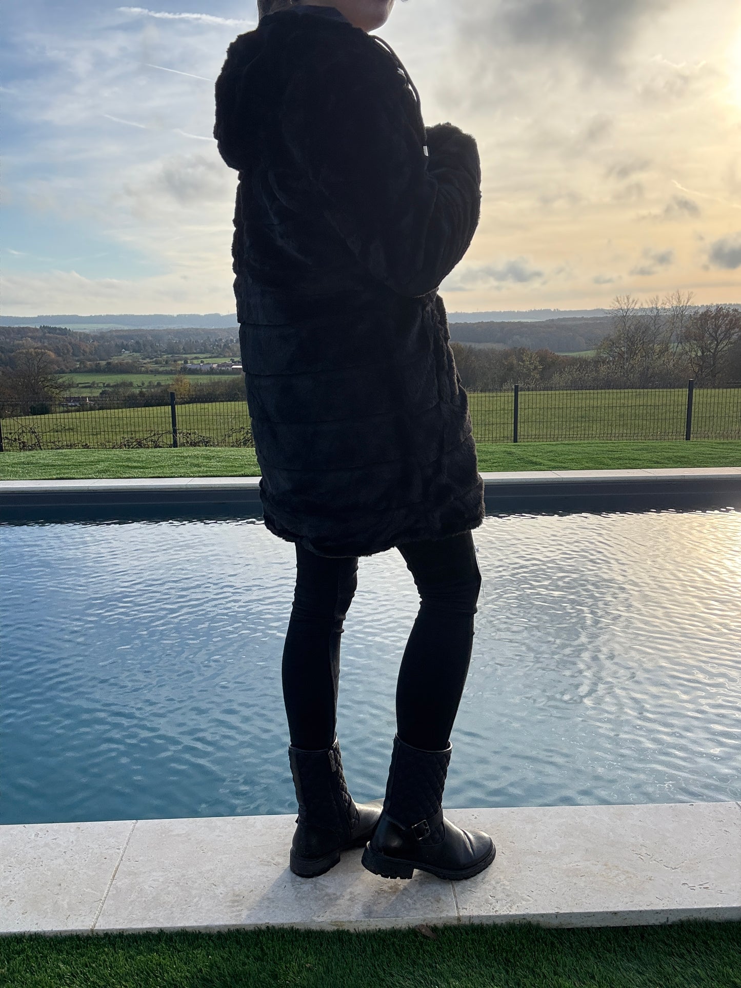 New Lolo - Manteau long noir réversible imperméable fourré fausse fourrure avec un cordon de resserrage à la taille - Curvy