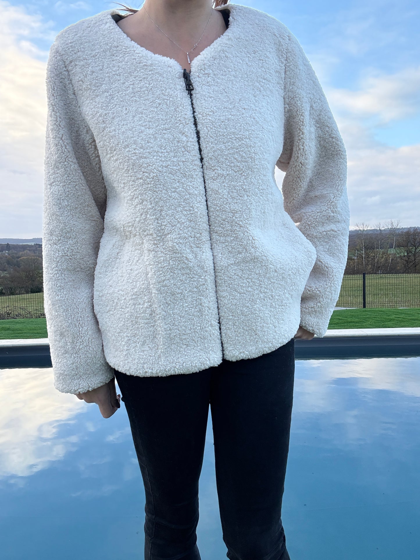 Laura Jo - Manteau Veste courte fourrée réversible kaki avec doublure en sherpa crème