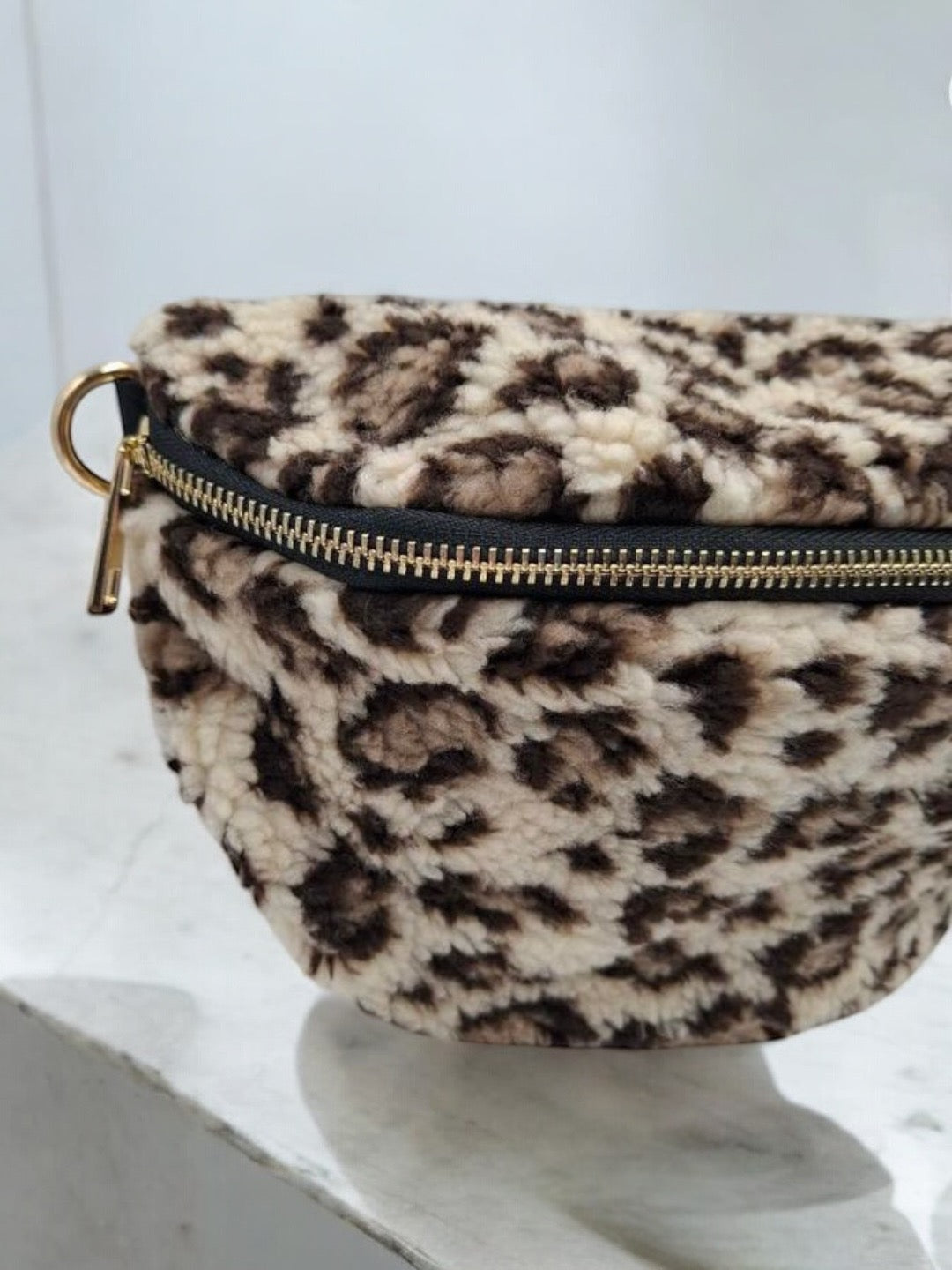 Sac banane peluche moumoute léopard beige