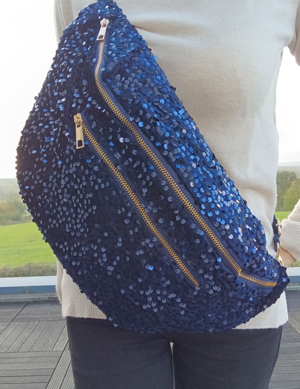 Sac banane XXL tissu velours bleu marine à sequins bleu marine deux poches