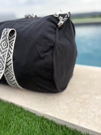 Sac polochon en coton tissu noir avec poignées motifs géométriques en noir et blanc