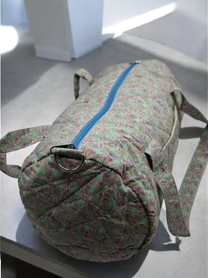 Nouveautés - Sac polochon en coton matelassé motifs à fleurs parme