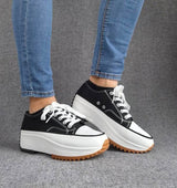 Zapatillas bajas de lona con plataforma en color blanco y negro