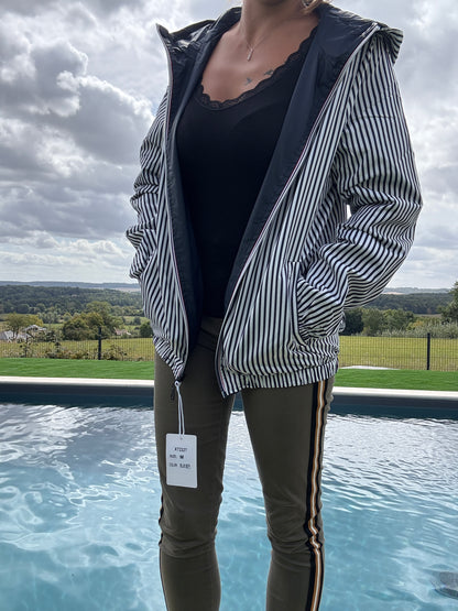 New Lolo - Manteau court mi fesses léger imperméable réversible bleu marine capuche intérieur marin rayé bleu marine blanc