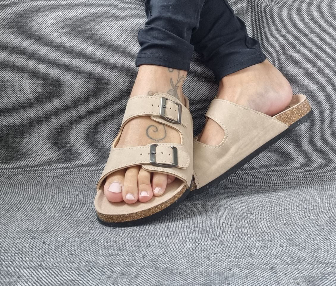 Chaussures sandales intérieur cuir beige style Birkenstock