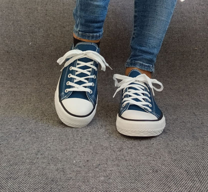 Chaussures baskets basses toile bleu pétrole style Converse