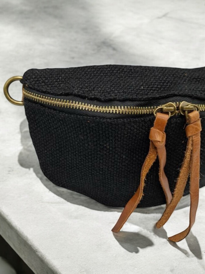 Nouveautés - Sac banane en jute noir 1 poche doubles curseurs