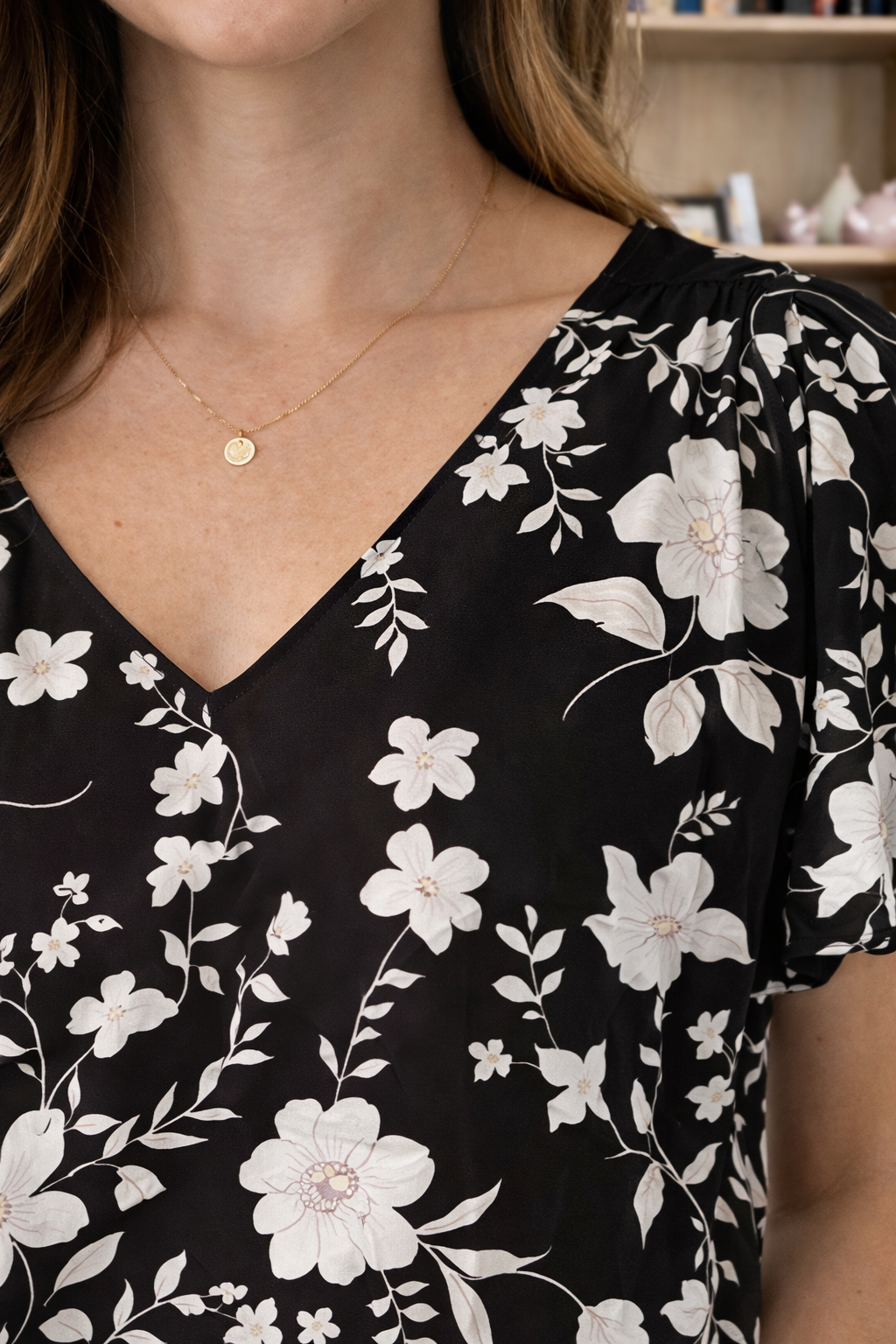 Blouse Fleurie Col V – Style Bohème Chic Le Petit Placard