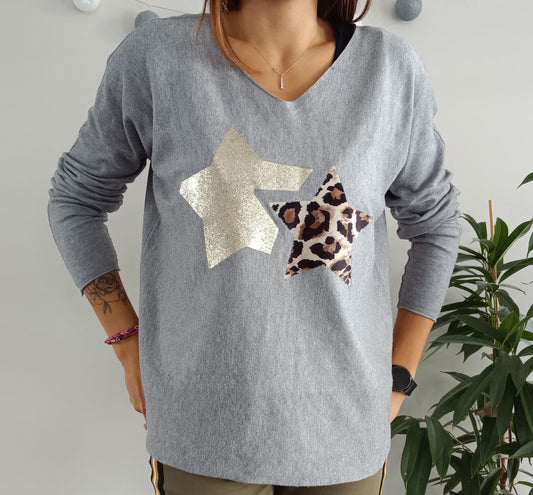 Pull maille gris clair à étoiles léopard et doré