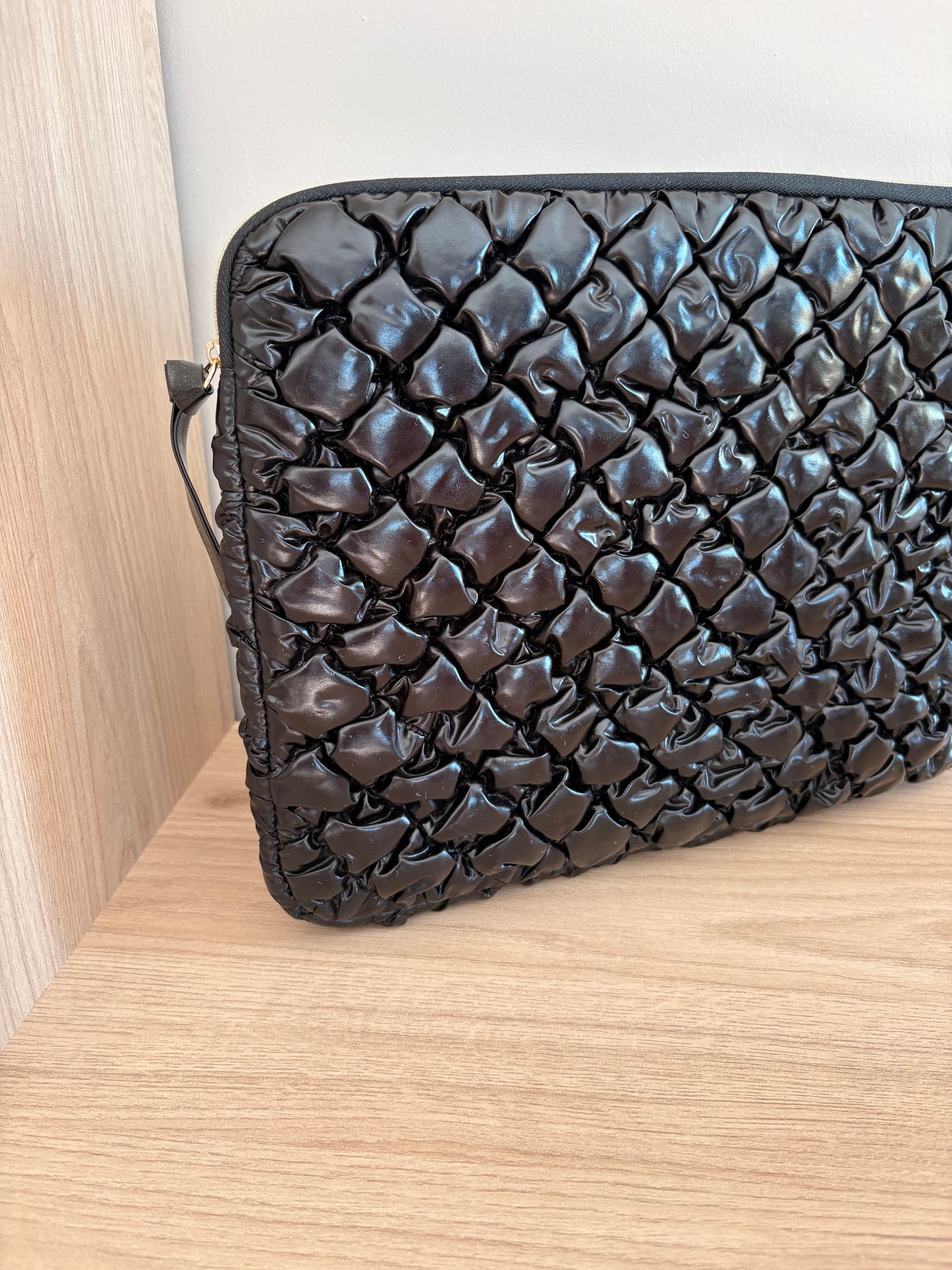 Pochette housse d’ordinateur 14’ matelassé motif relief couleur Noire