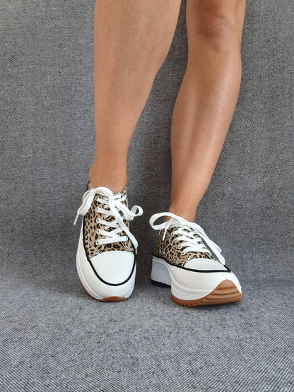 Chaussures baskets basses plate-forme tissu toile motif léopard