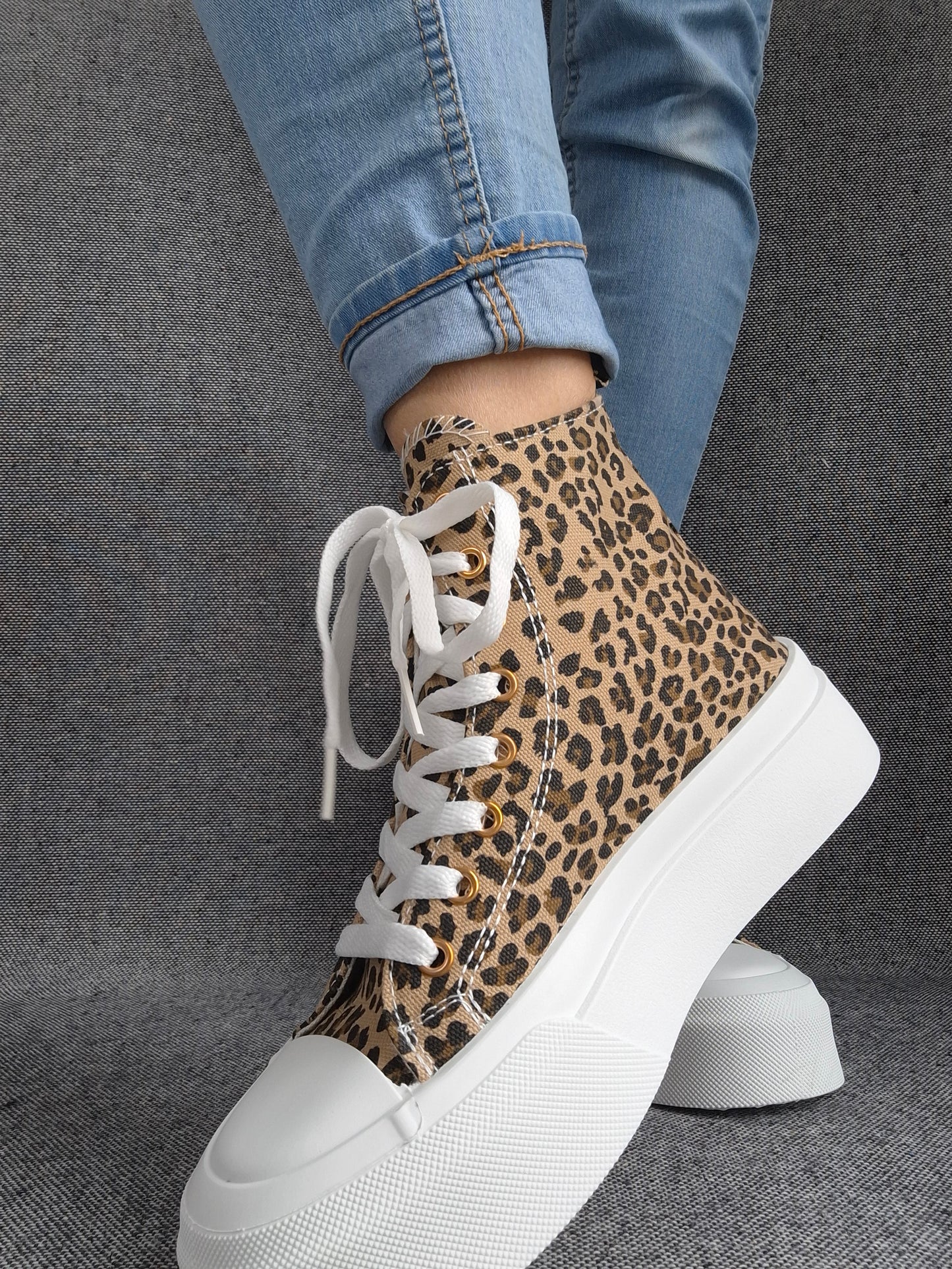 Chaussures baskets hautes en tissu toile leopard marron beige semelles compensées