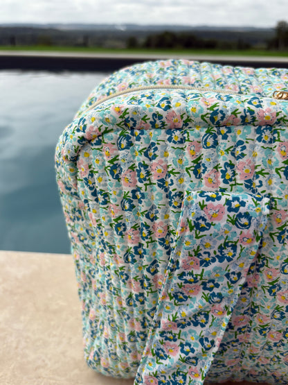 Sac week-end polochon en coton matelassé liberty fleuri bleu turquoise et touches orange
