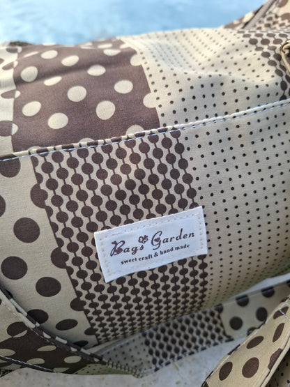 Sac polochon week end de voyage en tissu coton patchwork motifs à pois marron et taupe