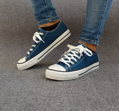 Chaussures baskets basses toile bleu pétrole style Converse