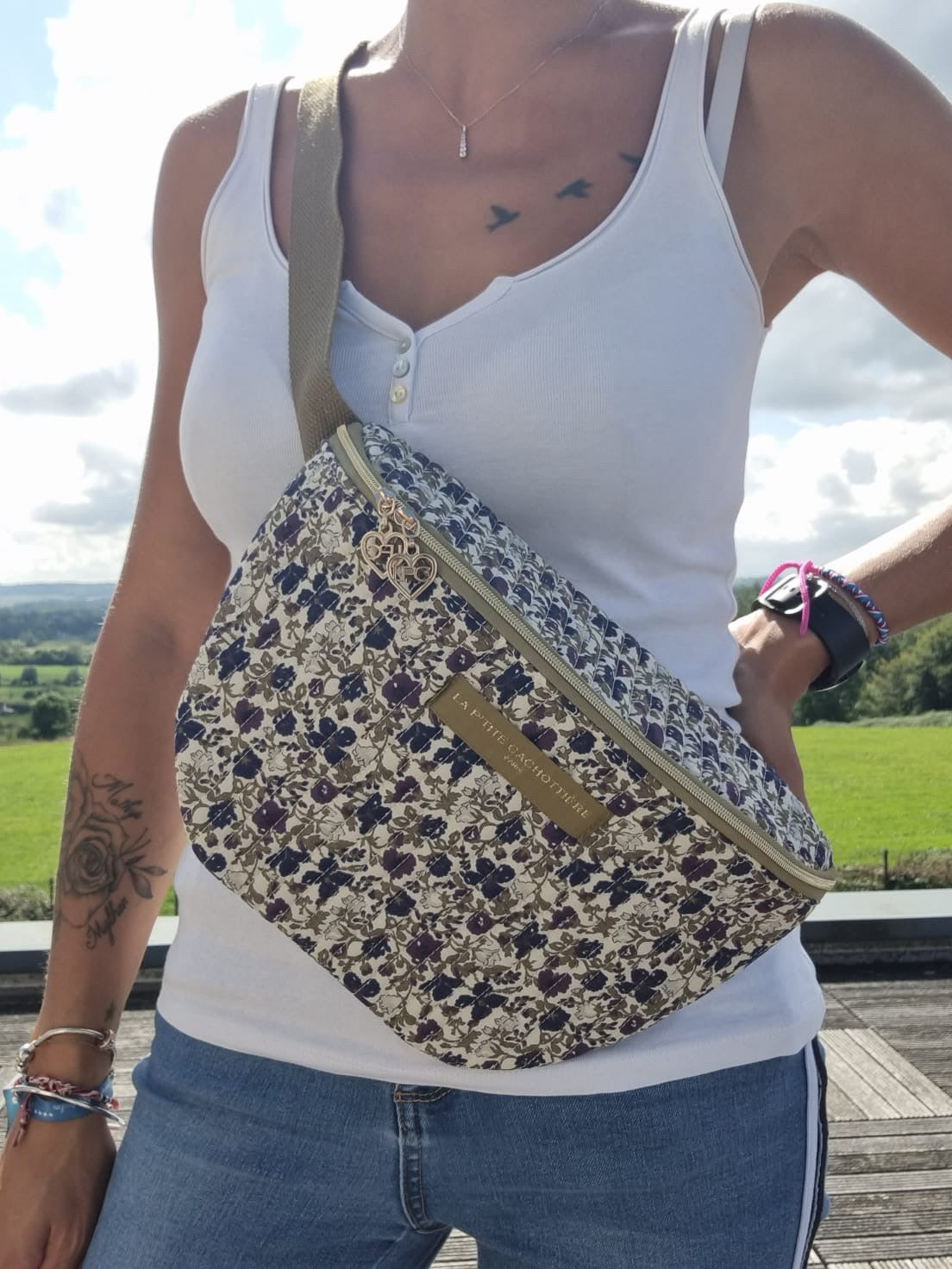 Sac banane en coton liberty fleuri multicolore tons violet/crème « La Ptite cachottière »