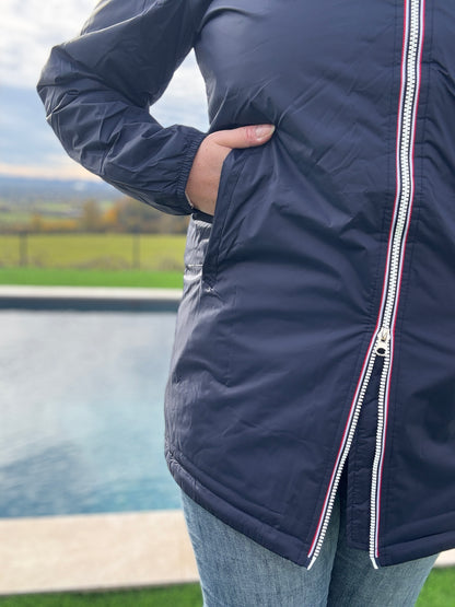 Laura Jo - Imperméable long doublé en fausse fourrure couleur bleu marine