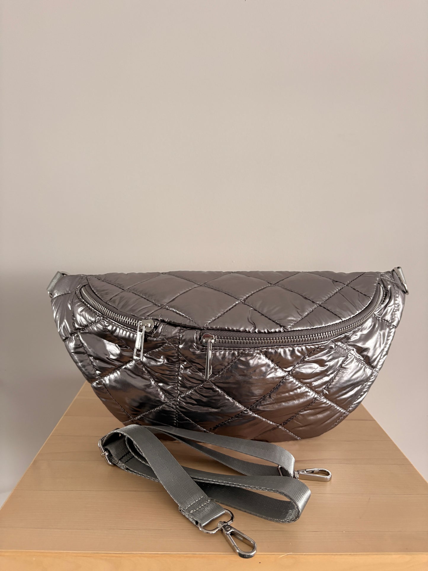 Sac banane XL matelassé effet doudoune argenté