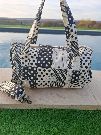 Sac polochon week end de voyage en tissu coton patchwork motifs à pois noir et blanc