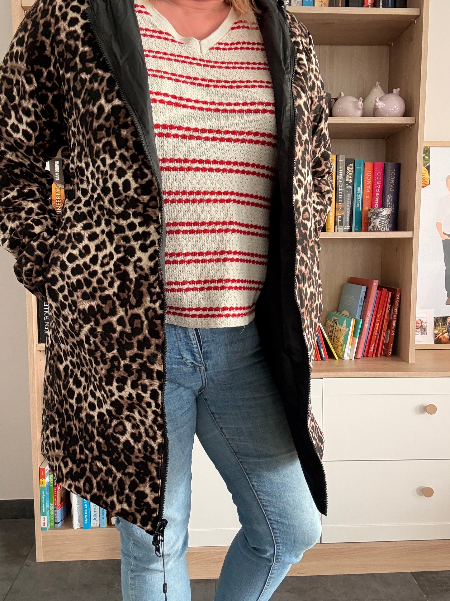 Parka Impermeable Reversible Larga de Mujer Laura Jo - Negra y Leopardo con Capucha