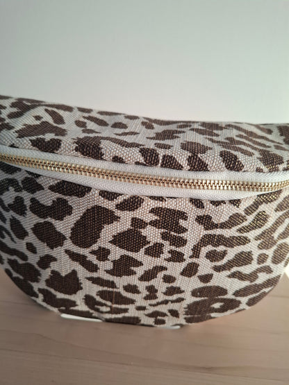 Sac banane en tissu motif léopard teintes marron et beige