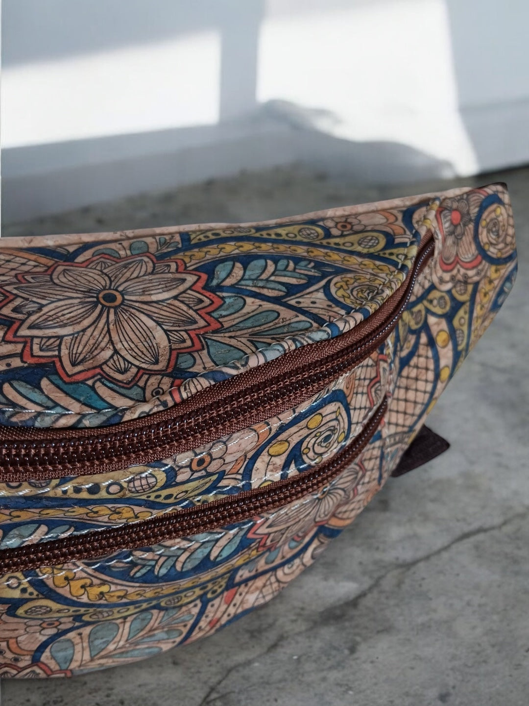 Sac banane en liège motifs « bariolés » - 2 poches