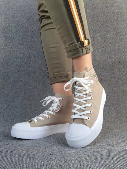 Chaussures baskets hautes tissu beige taupe blanc inscription "LOVE" style converse