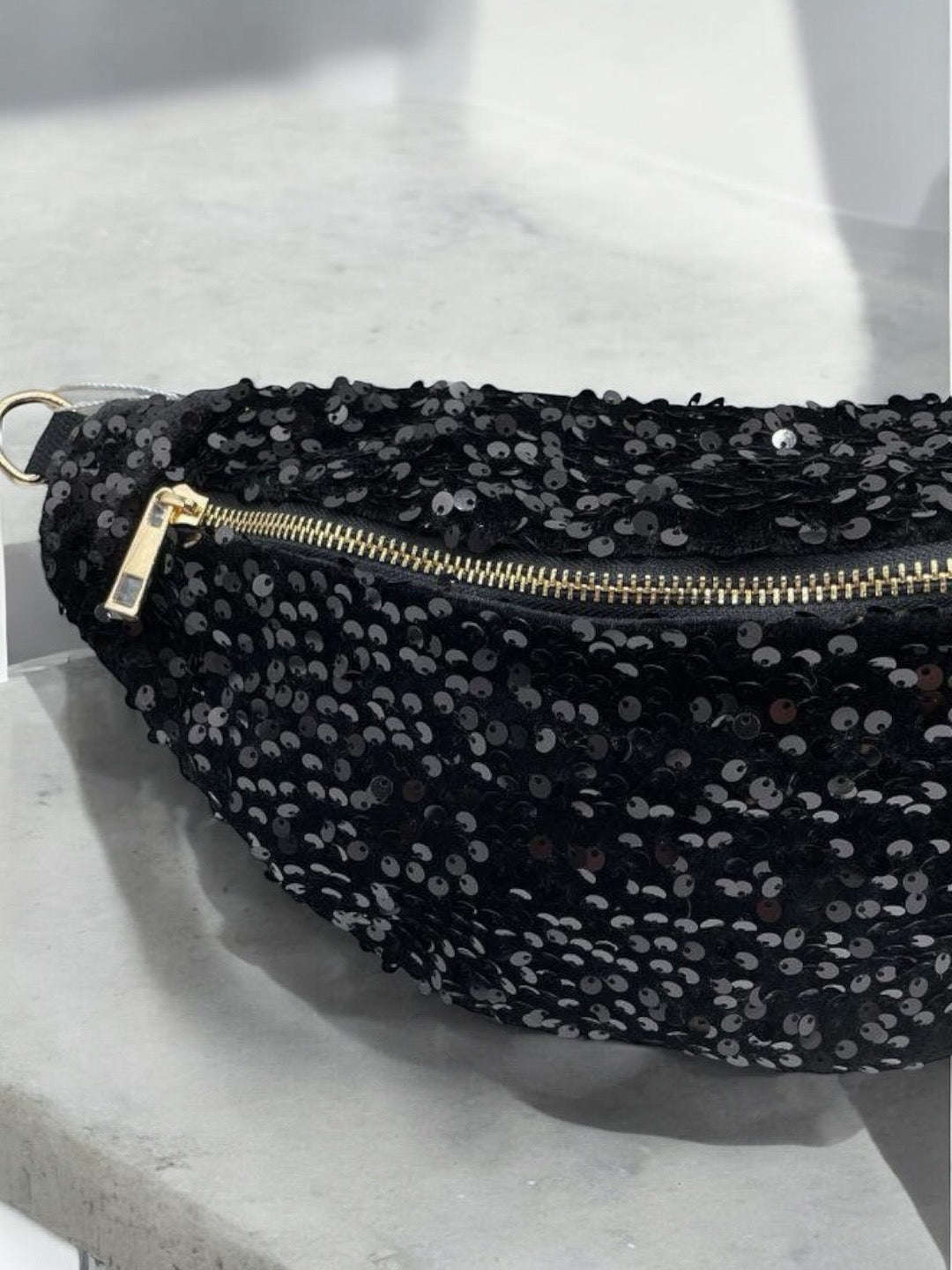 Sac banane tissu velours noir sequins noirs