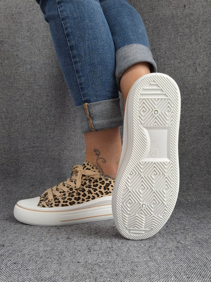 Chaussures baskets à imprimé léopard marron beige semelles compensées style converse