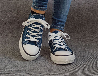 Chaussures baskets basses toile bleu pétrole style converse