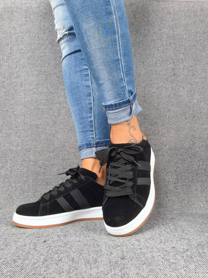 Chaussures baskets basses noires rayures noires motif léopard style campus