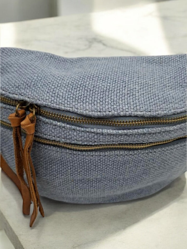 Sac banane en jute bleu clair 2 poches doubles curseurs