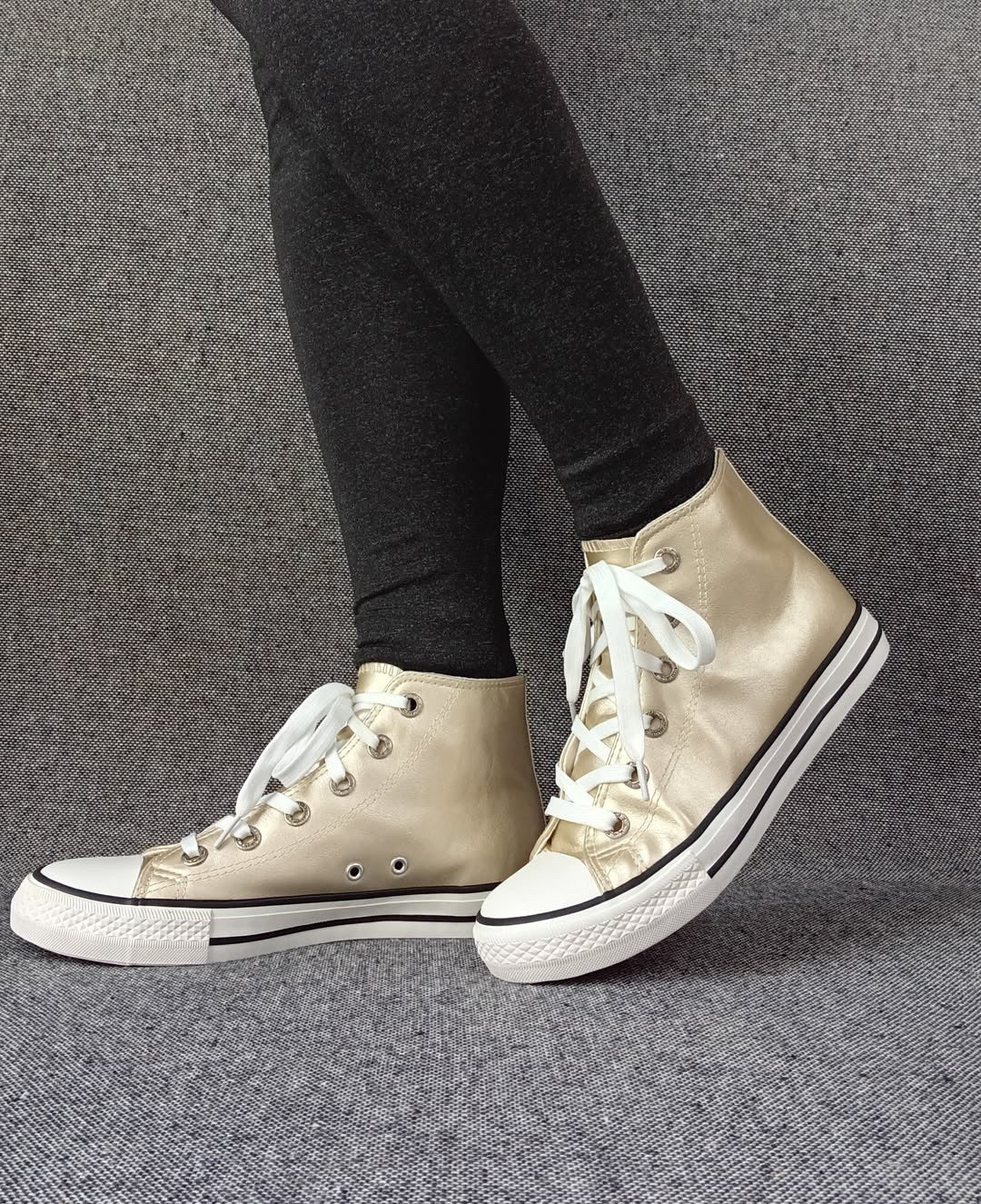 Baskets hautes dorées et blanche type Converse