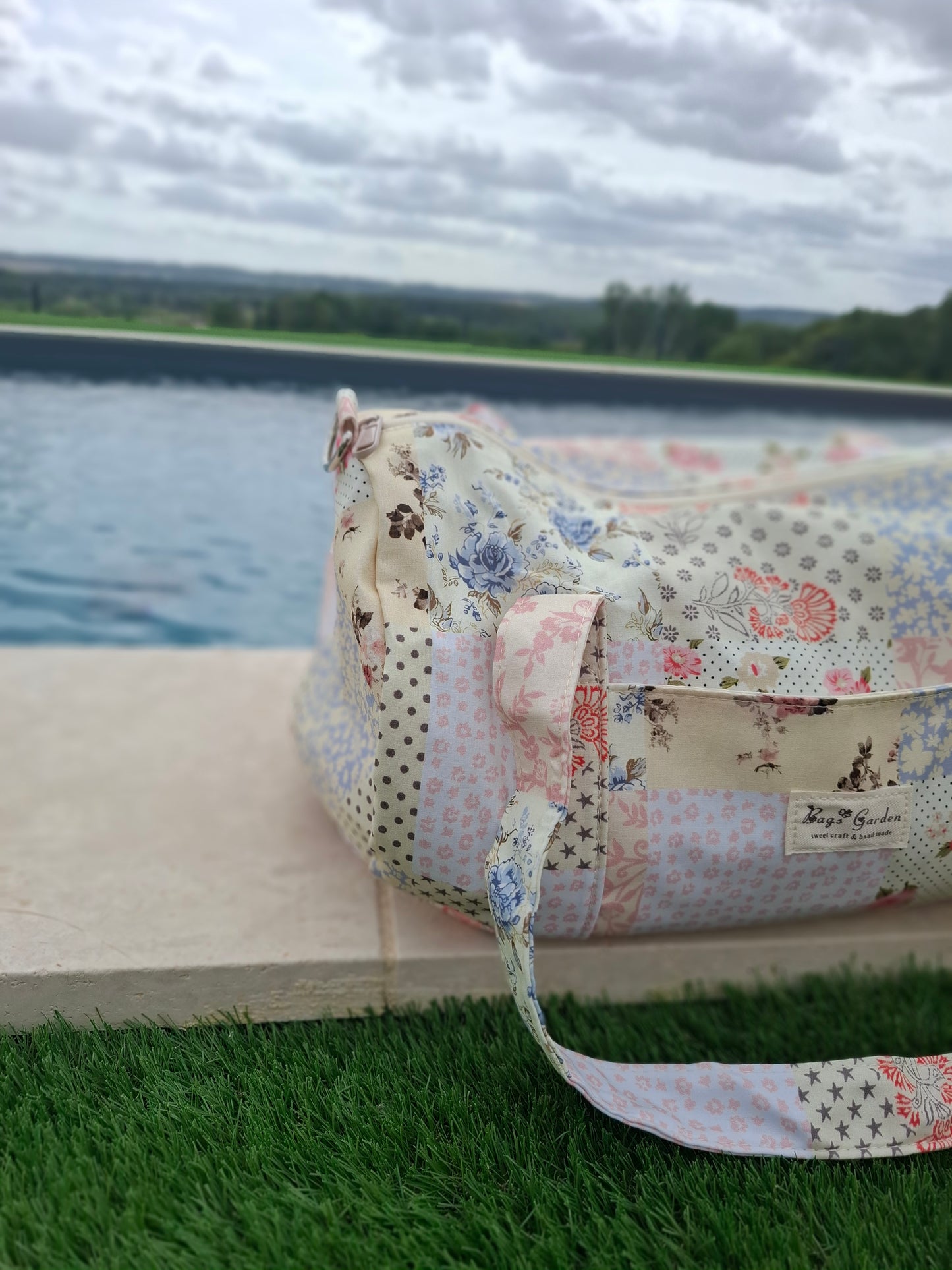 Sac polochon week end de voyage en tissu coton patchwork multicolore fleuri bleu clair orange
