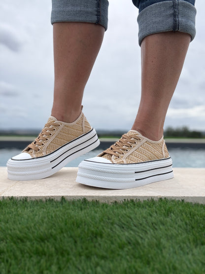 Chaussures baskets tissées beige doré semelle compensée style converse
