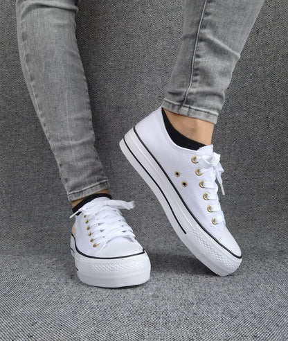 Chaussures baskets basses en toile blanche avec inscription “Amor” style converse