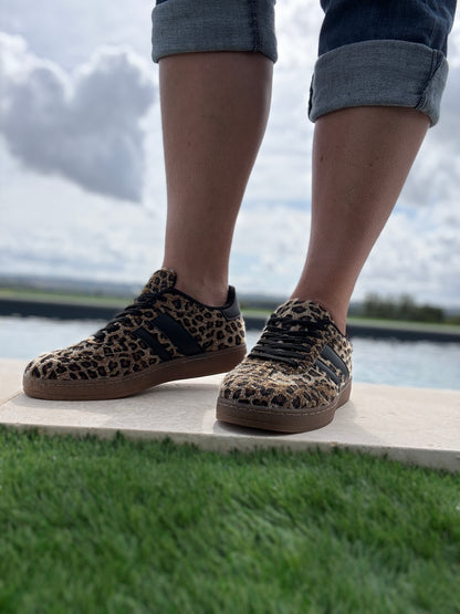 Chaussures baskets basses toucher poils imprimé léopard avec bandes noires style campus