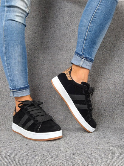 Chaussures baskets basses noires rayures noires motif léopard style campus