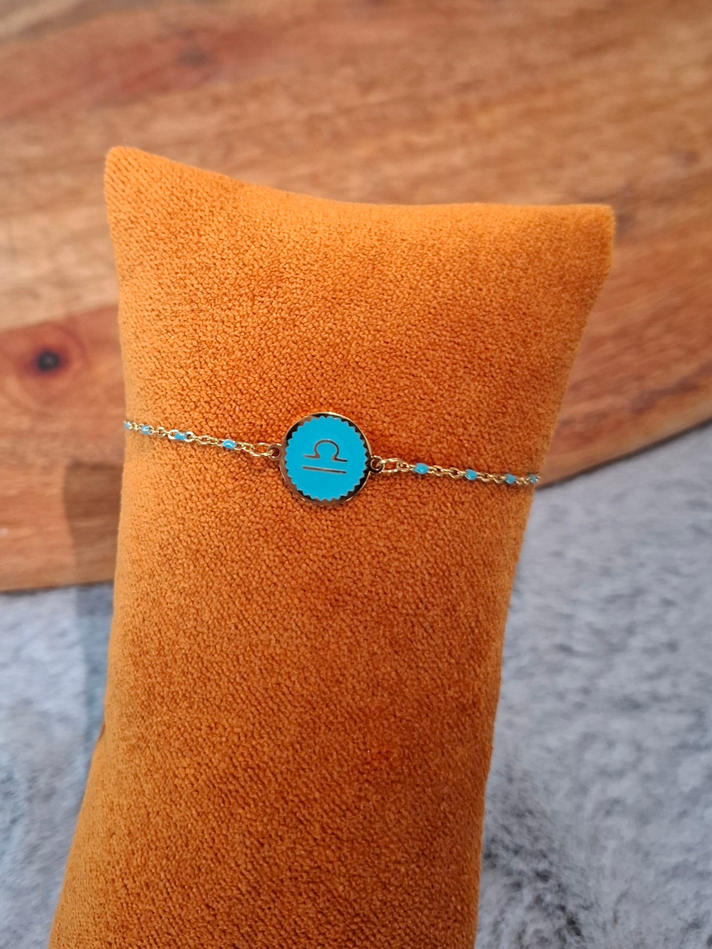 Bracelet à chaîne fine signe astrologique coloré